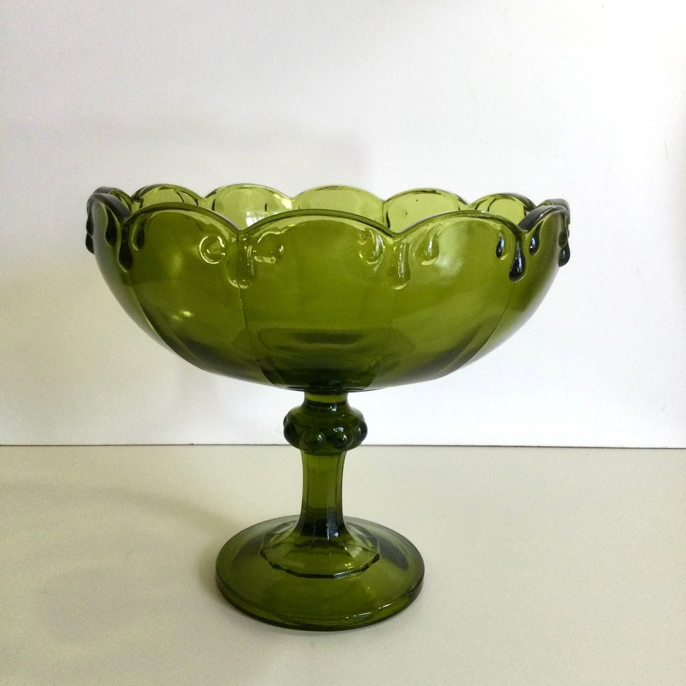 Vintage Olive Green Glass Pedestal Bowl Scalloped Edge Mid Century Centerpiece‎